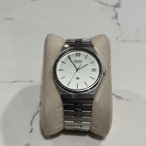 Vintage 1983 Seiko quartz 8122-7020 silver snowflake dial
